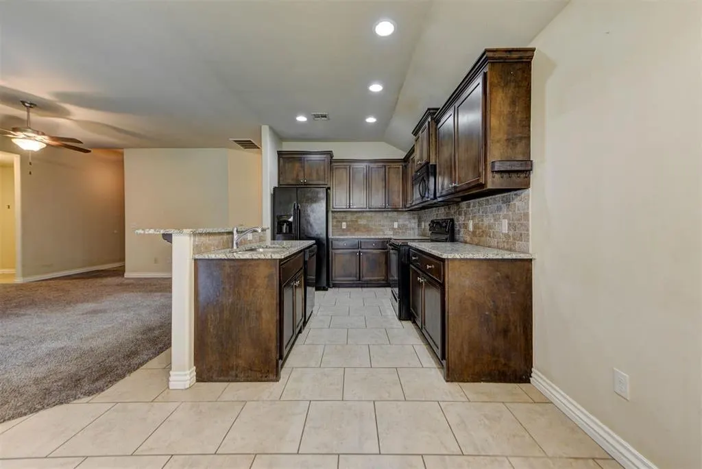 Photo 14 — 8113 Waters Edge Way, Oklahoma City, OK 73135