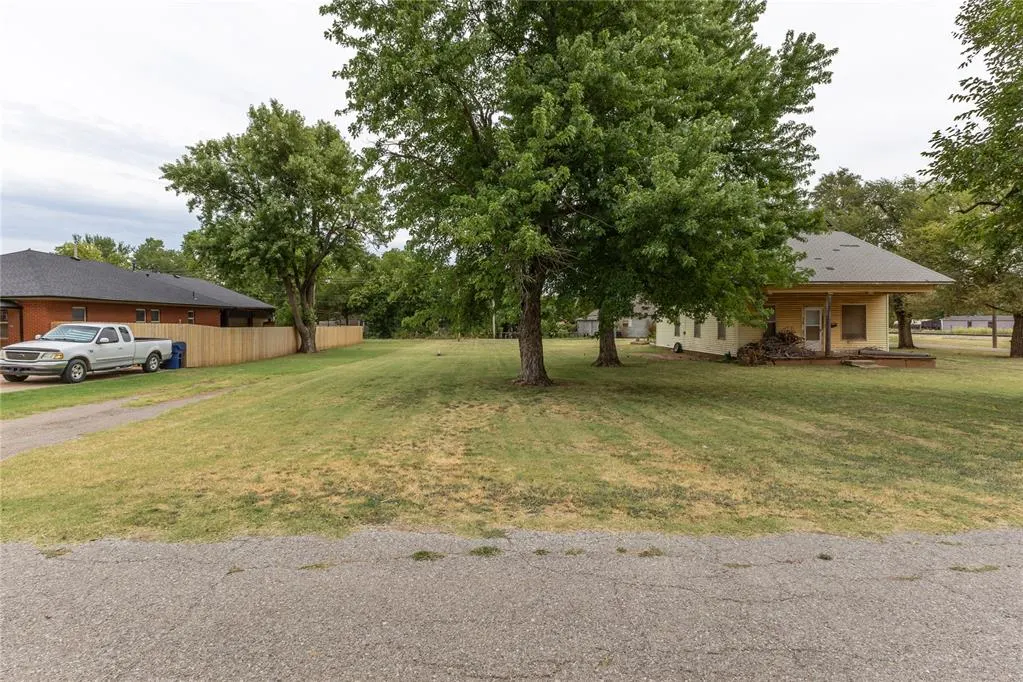Photo 2 — 226 E Oklahoma Avenue, Kingfisher, OK 73750