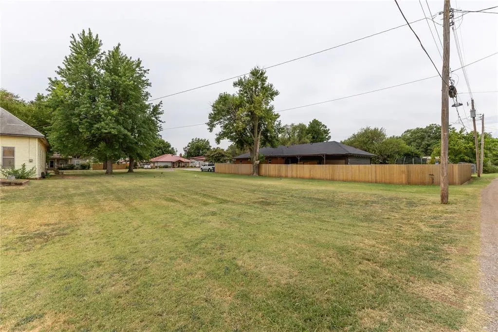 Photo 3 — 226 E Oklahoma Avenue, Kingfisher, OK 73750