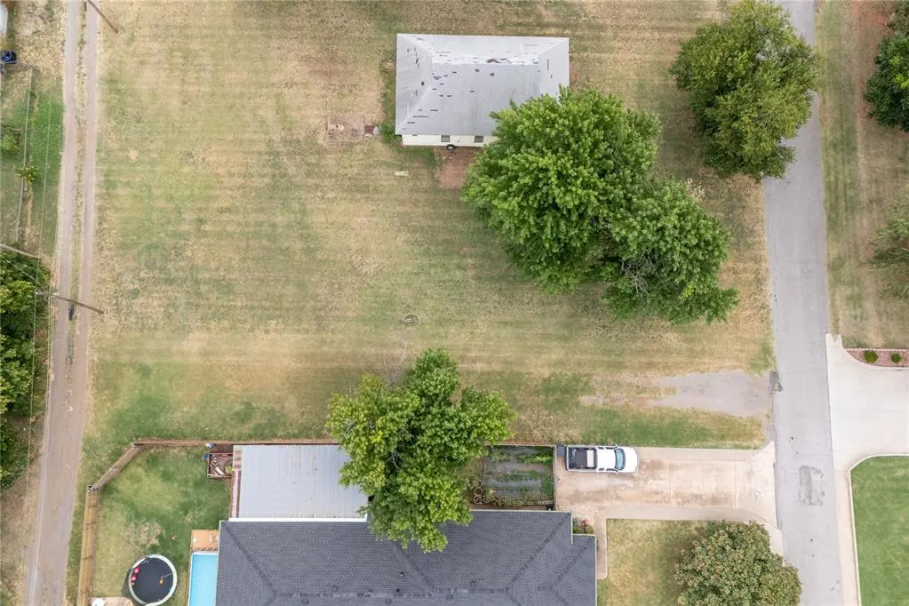 Photo 5 — 226 E Oklahoma Avenue, Kingfisher, OK 73750