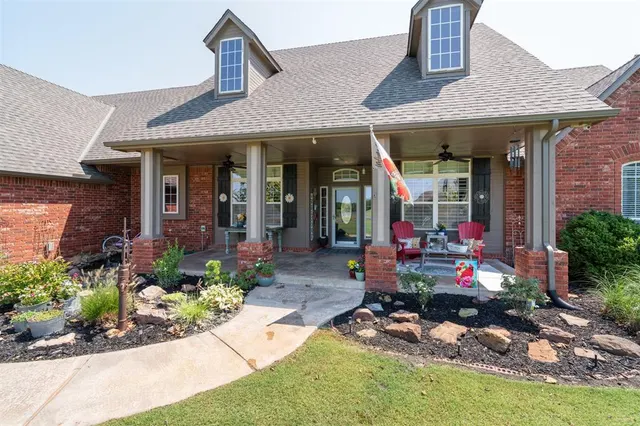 Photo 6 — 4400 Shoreline Drive, Norman, OK 73026