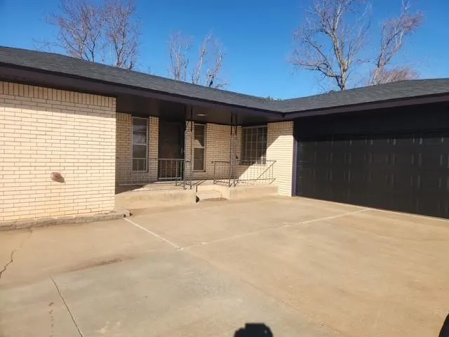 Front exterior — 1229 N Indiana Street, Weatherford, OK 73096