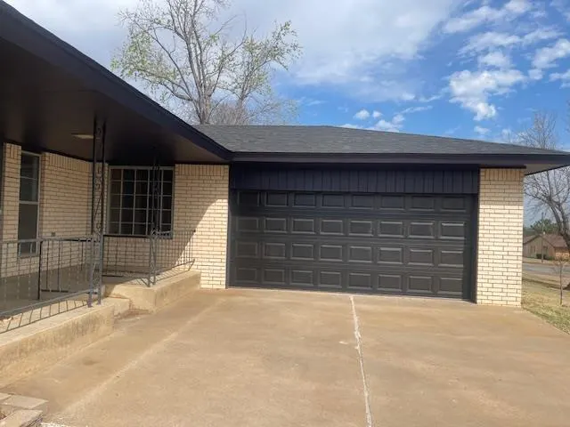 Photo 2 — 1229 N Indiana Street, Weatherford, OK 73096