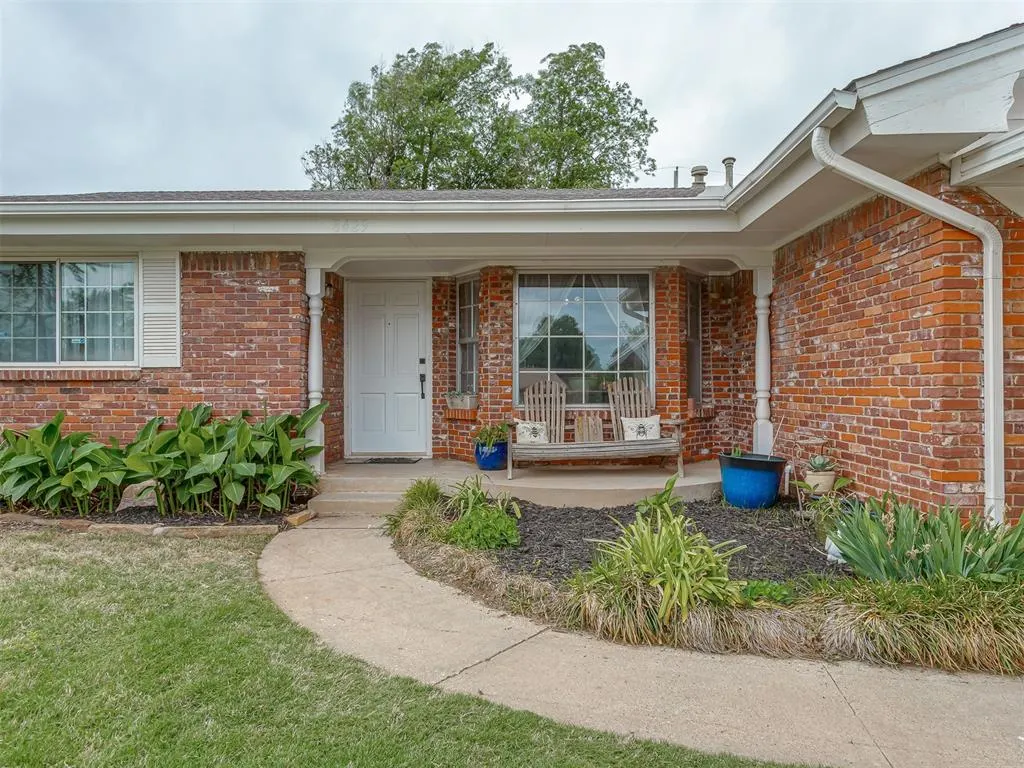 Photo 2 — 8429 Arlington Drive, Oklahoma City, OK 73132