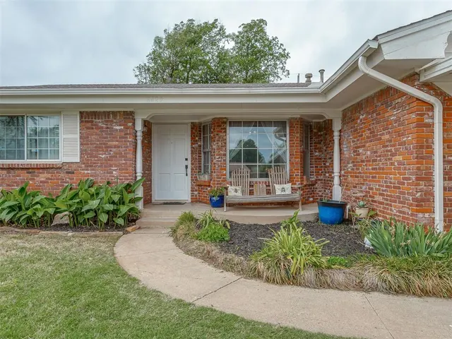 Photo 2 — 8429 Arlington Drive, Oklahoma City, OK 73132