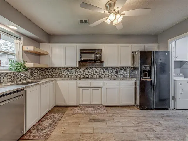 Photo 8 — 8429 Arlington Drive, Oklahoma City, OK 73132