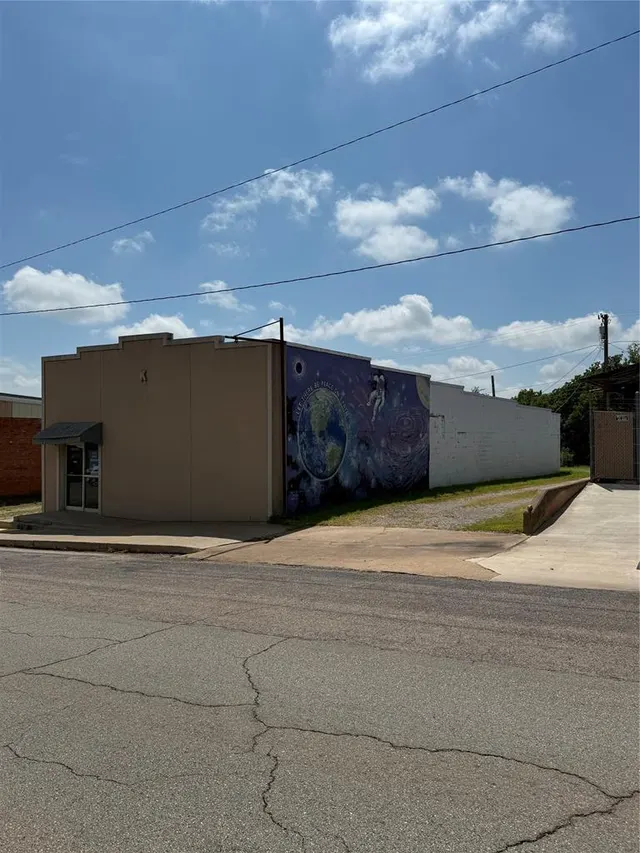 Photo 4 — 1109 Manvel Avenue, Chandler, OK 74834