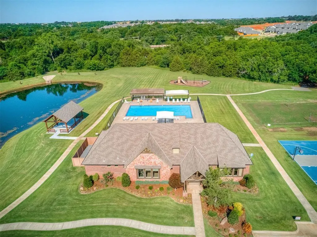 Photo 4 — 2700 Tanager Drive, Edmond, OK 73012