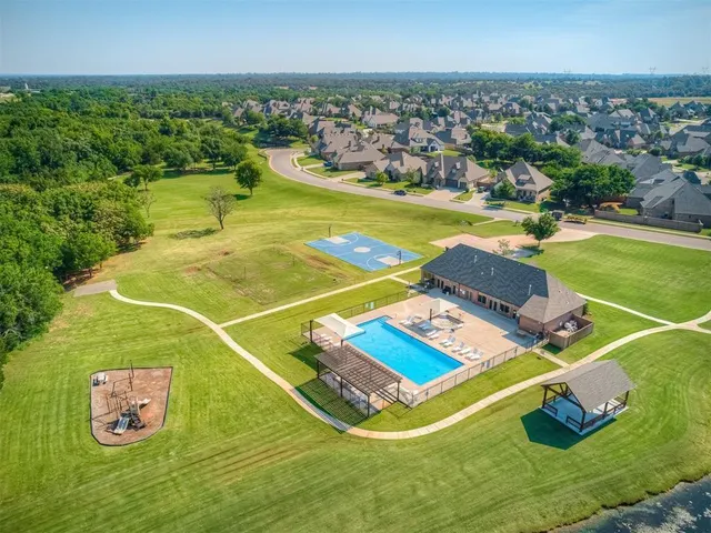 Photo 5 — 2700 Tanager Drive, Edmond, OK 73012