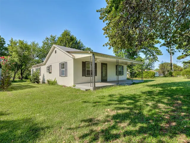 Photo 2 — 10424 NE 17th Street, Oklahoma City, OK 73141