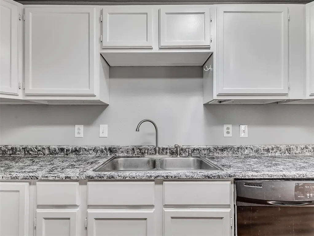 Photo 11 — 10424 NE 17th Street, Oklahoma City, OK 73141