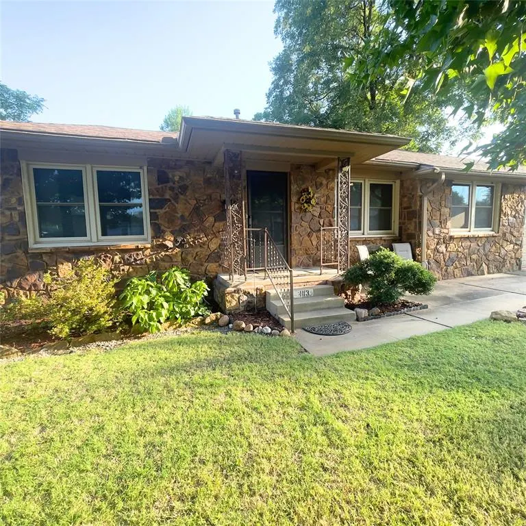 Photo 2 — 1113 E 6th Street, Cushing, OK 74023
