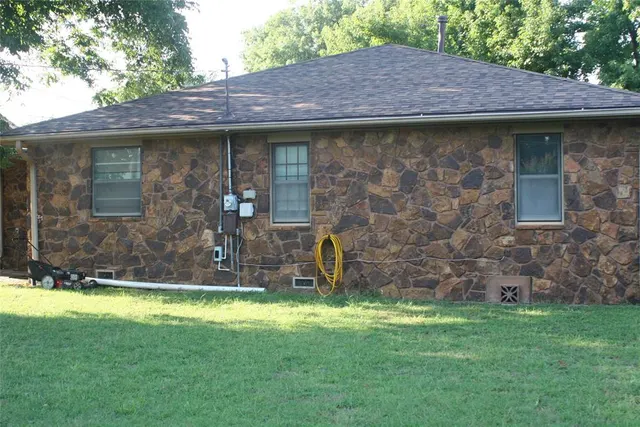 Photo 4 — 1113 E 6th Street, Cushing, OK 74023