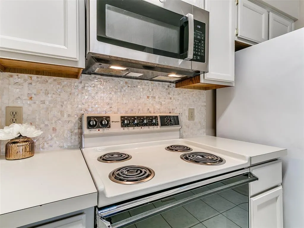 Photo 14 — 4400 Hemingway Drive 221, Oklahoma City, OK 73118