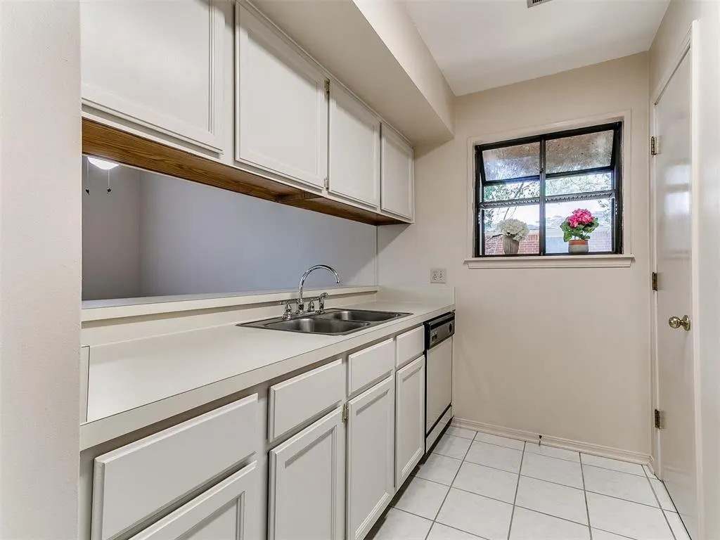 Photo 16 — 4400 Hemingway Drive 221, Oklahoma City, OK 73118