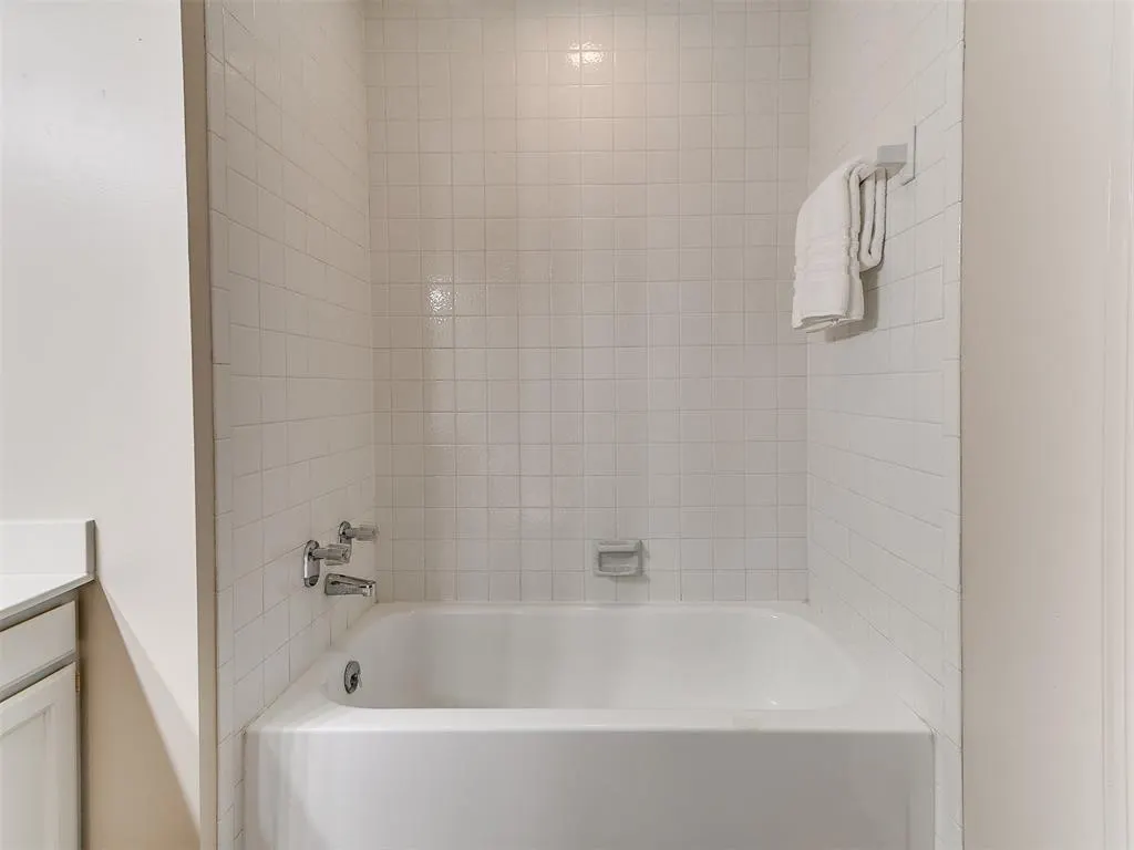 Photo 35 — 4400 Hemingway Drive 221, Oklahoma City, OK 73118