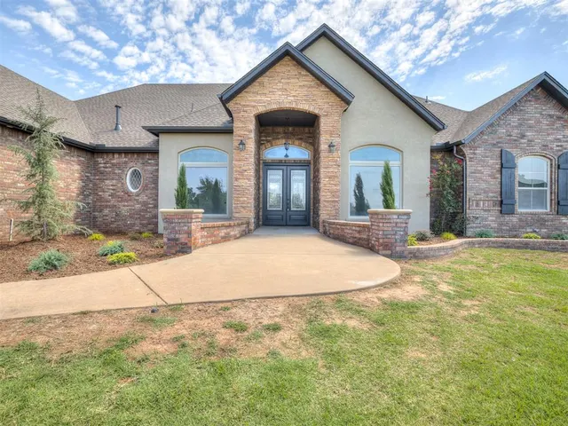 Photo 2 — 4500 Mary Ann Circle, Oklahoma City, OK 73150