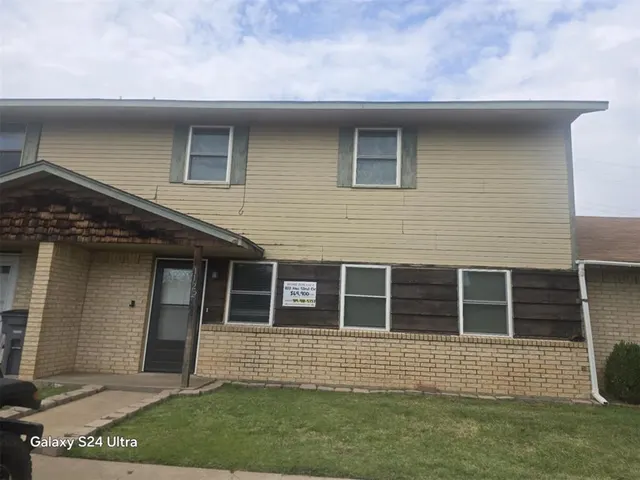 Front exterior — 1122 NW 52nd Circle, Lawton, OK 73505