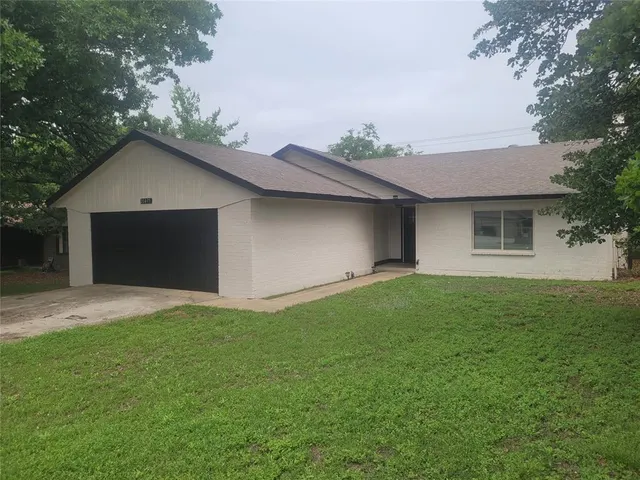 Photo 2 — 20435 Palmer Road, Harrah, OK 73045