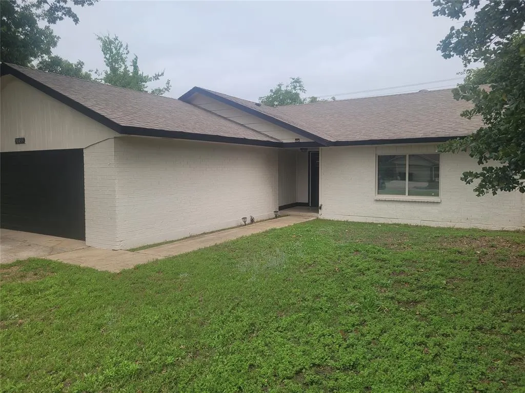 Photo 3 — 20435 Palmer Road, Harrah, OK 73045
