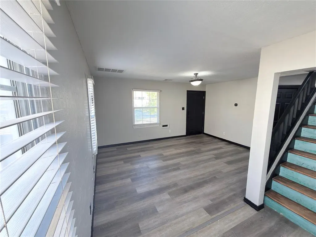 Photo 2 — 102 E Lilac Lane, Midwest City, OK 73110