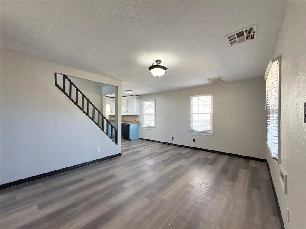 Photo 3 — 102 E Lilac Lane, Midwest City, OK 73110