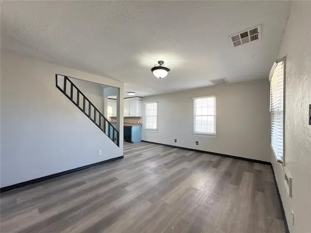 Photo 3 — 102 E Lilac Lane, Midwest City, OK 73110