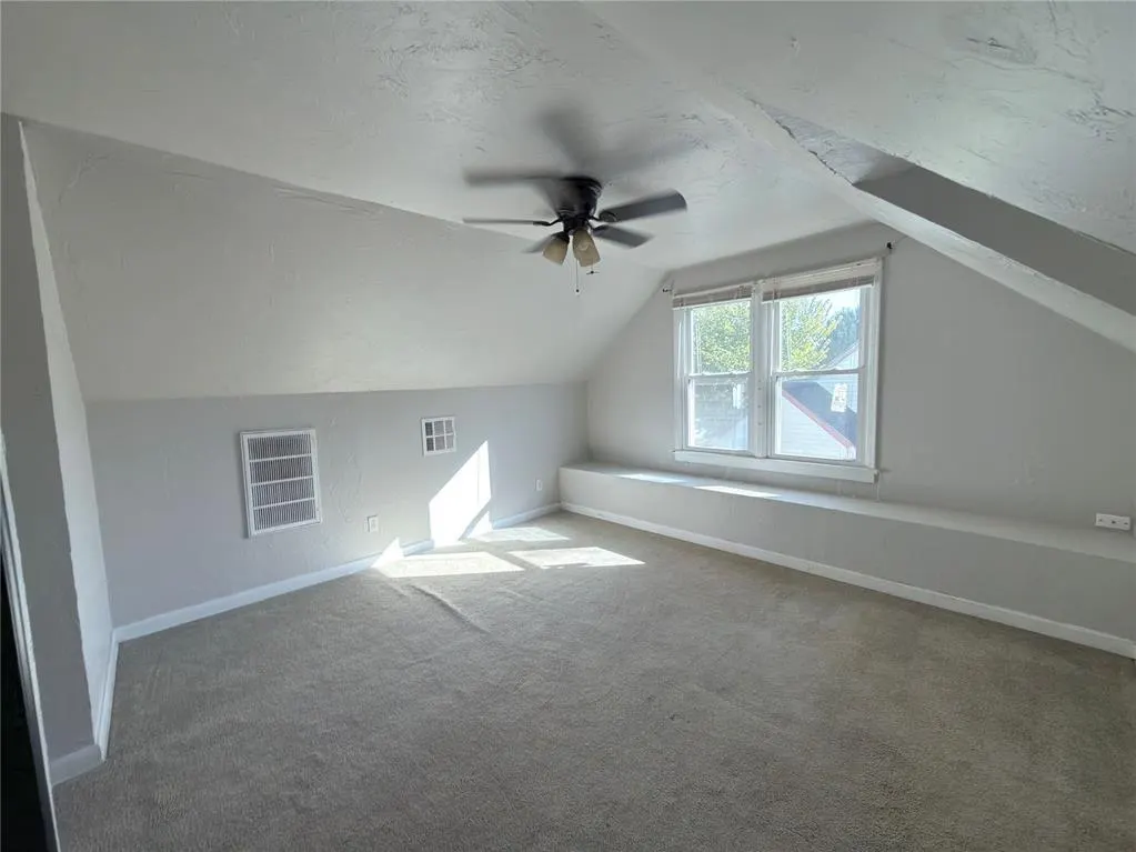 Photo 7 — 102 E Lilac Lane, Midwest City, OK 73110