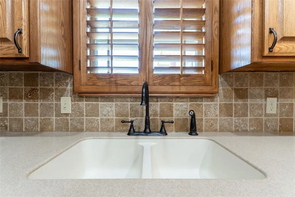Photo 9 — 211 Shale Crest, Clinton, OK 73601