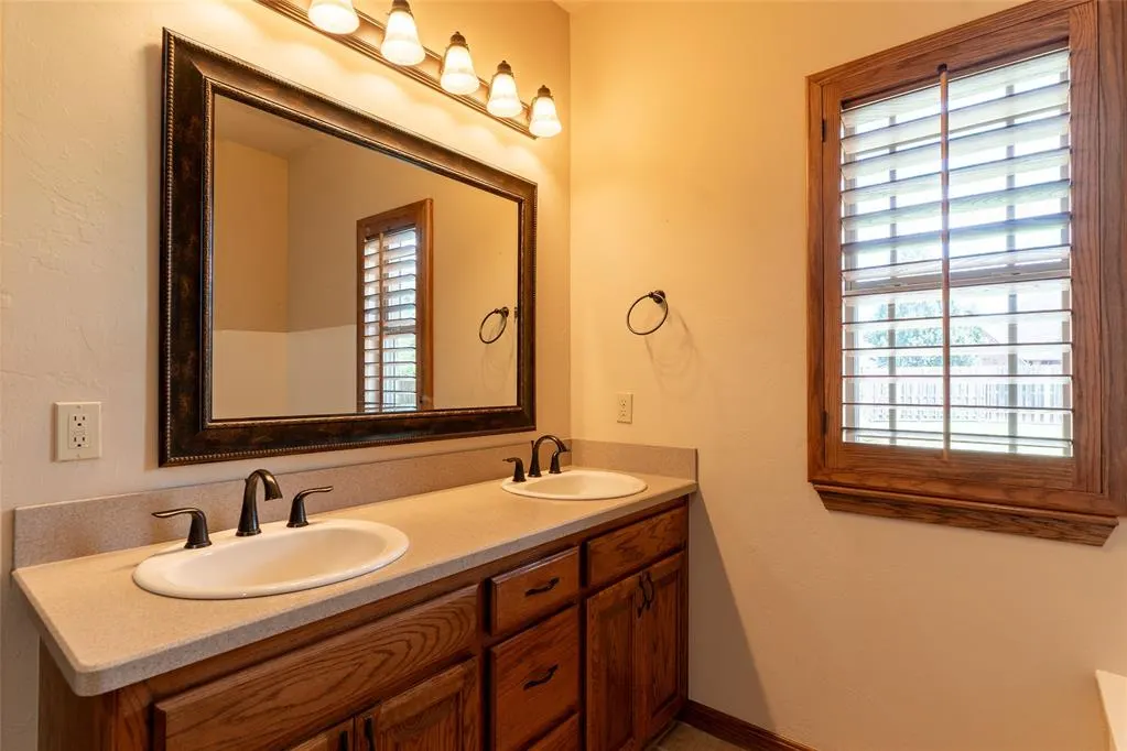 Photo 17 — 211 Shale Crest, Clinton, OK 73601