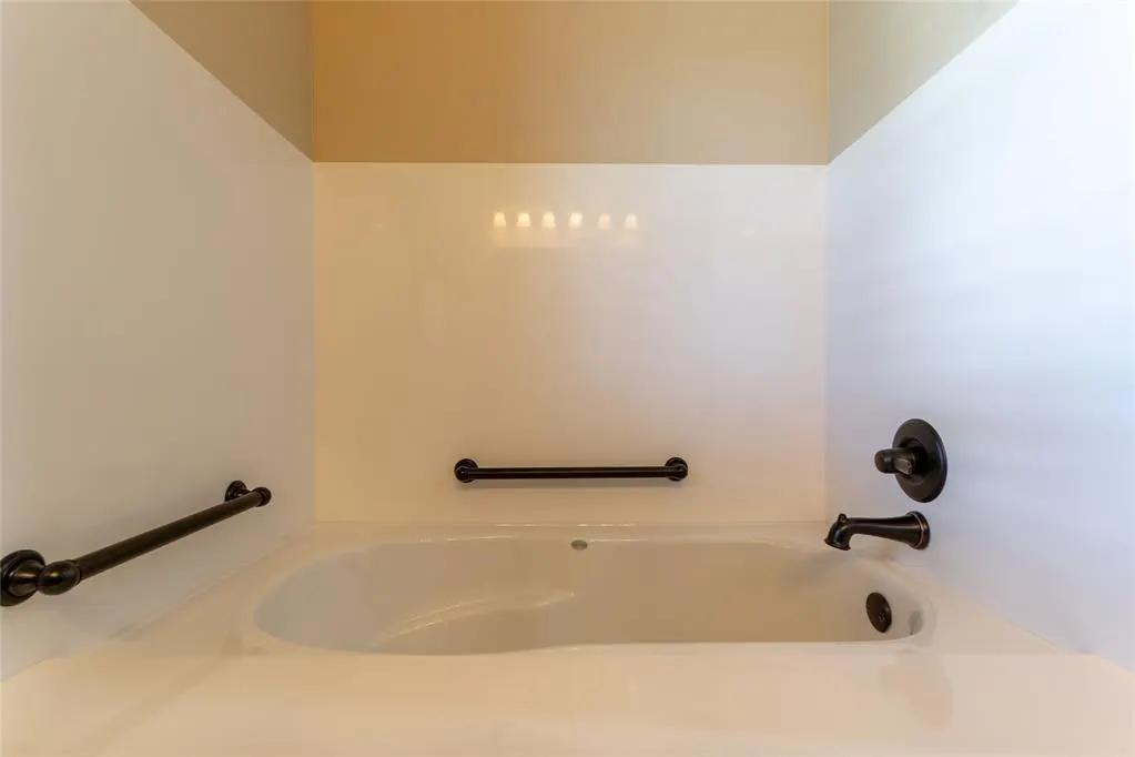 Photo 19 — 211 Shale Crest, Clinton, OK 73601