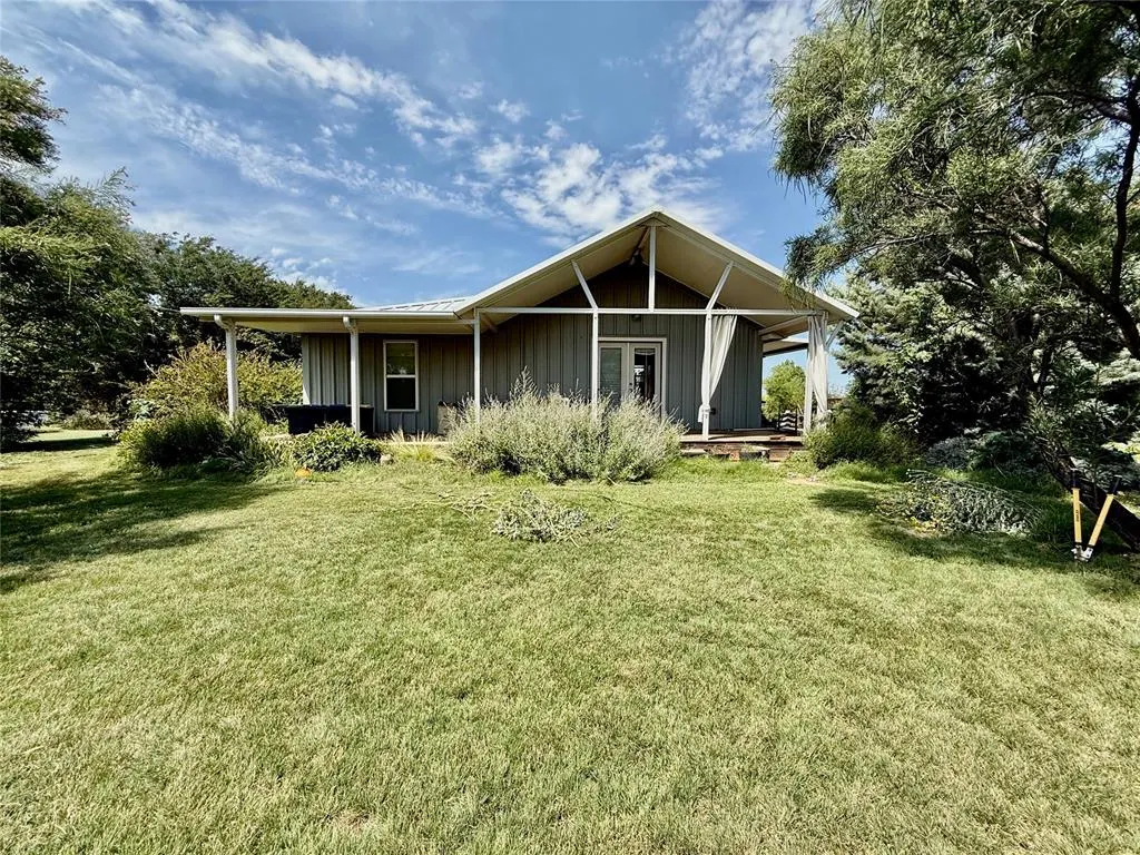 Front exterior — 21553 73 Highway, Foss, OK 73647