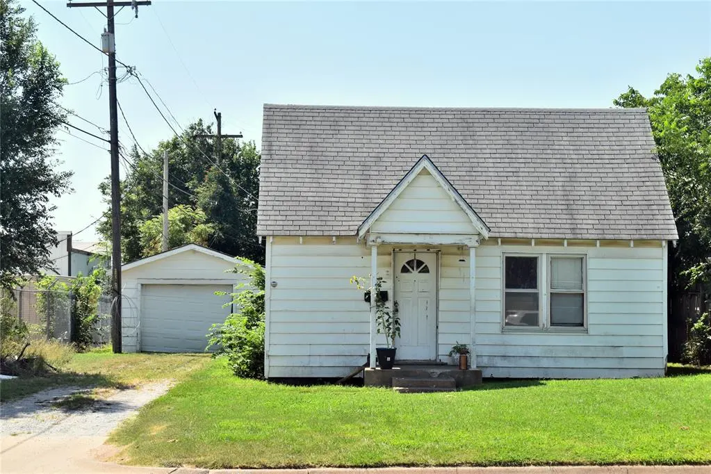 Front exterior — 115 W Vine Avenue, Enid, OK 73701