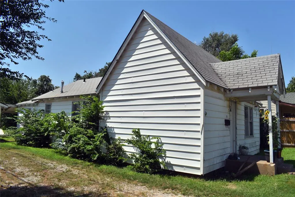 Photo 2 — 115 W Vine Avenue, Enid, OK 73701