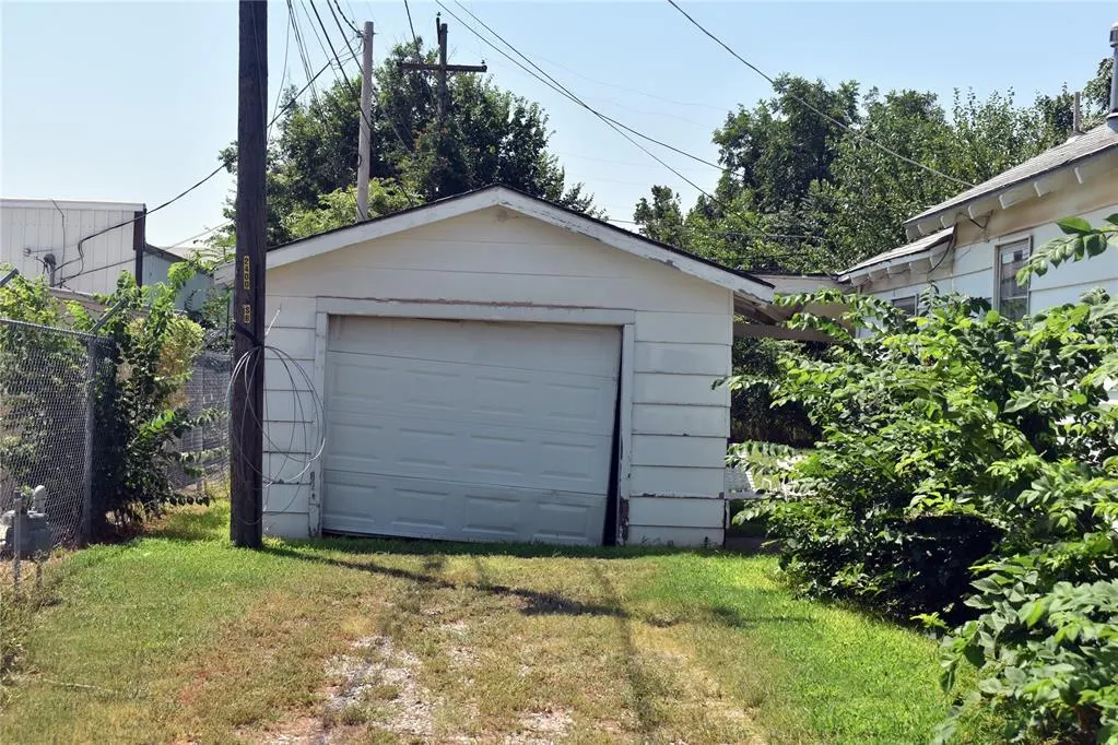 Photo 11 — 115 W Vine Avenue, Enid, OK 73701