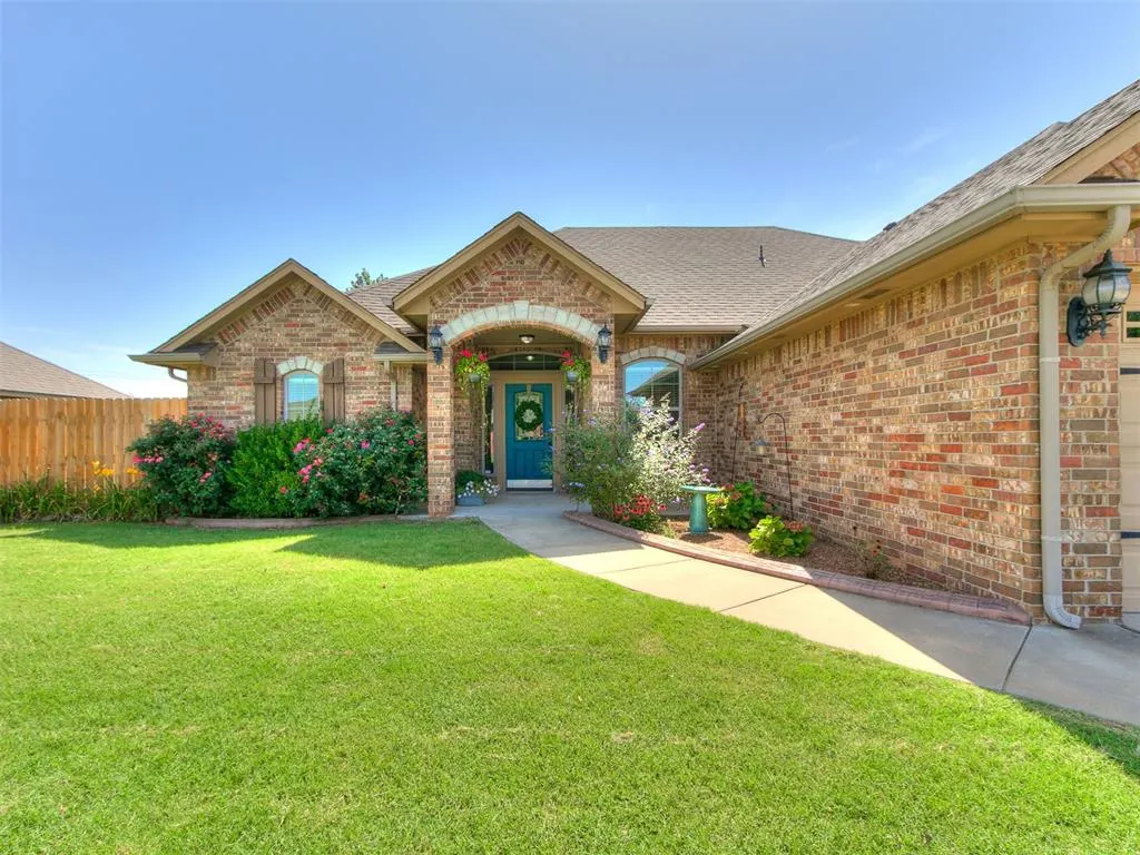 Photo 2 — 5712 Bent Creek Drive, Oklahoma City, OK 73135