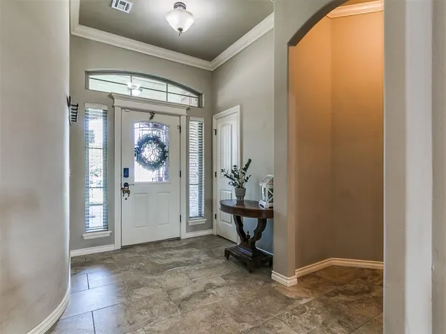 Photo 3 — 5712 Bent Creek Drive, Oklahoma City, OK 73135