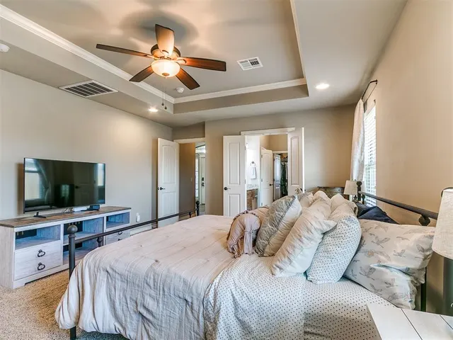 Photo 8 — 5712 Bent Creek Drive, Oklahoma City, OK 73135