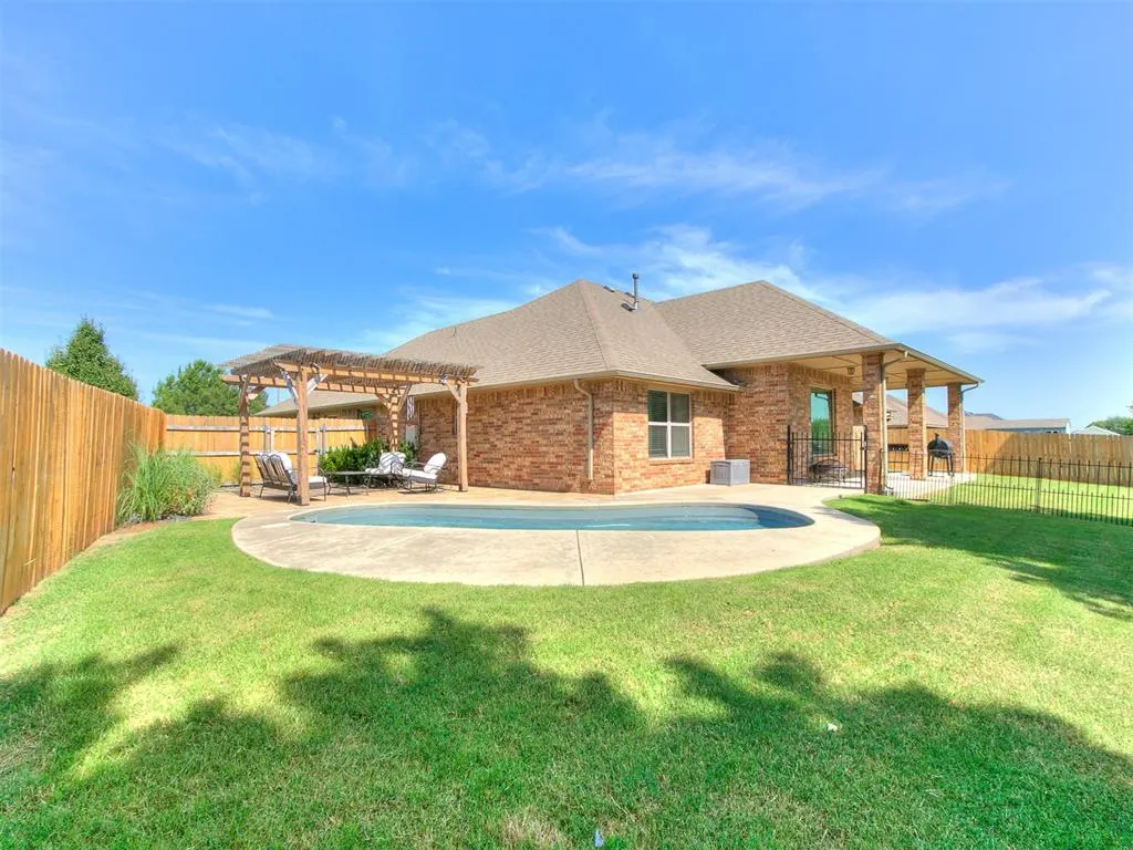 Photo 9 — 5712 Bent Creek Drive, Oklahoma City, OK 73135
