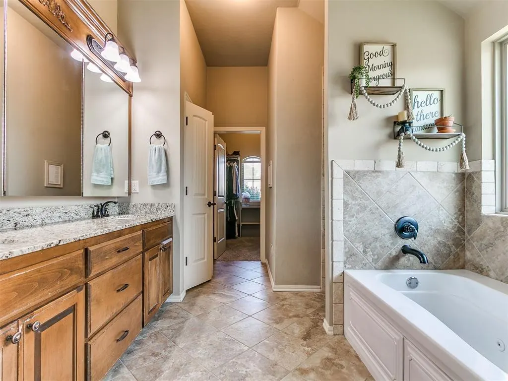 Photo 11 — 5712 Bent Creek Drive, Oklahoma City, OK 73135