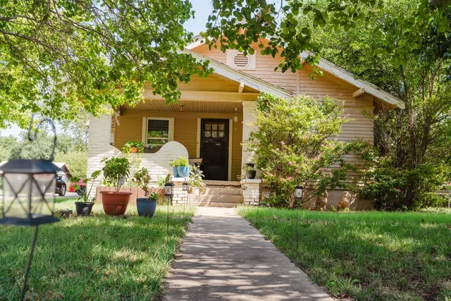 Front exterior — 901 E Main Street, Sentinel, OK 73664