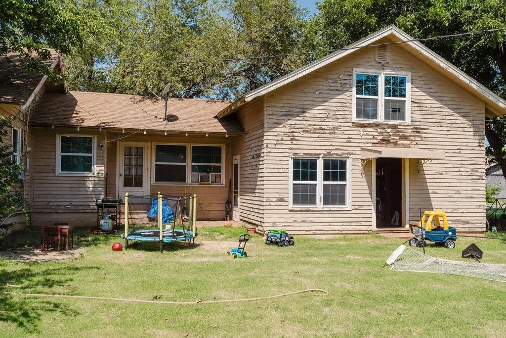 Photo 2 — 901 E Main Street, Sentinel, OK 73664