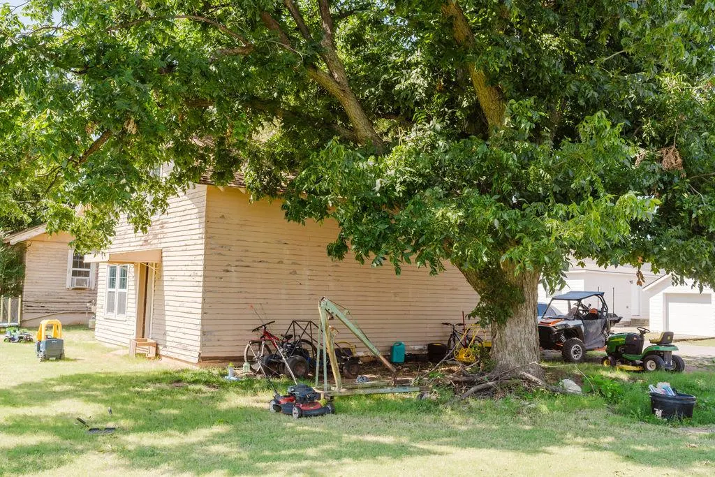 Photo 3 — 901 E Main Street, Sentinel, OK 73664