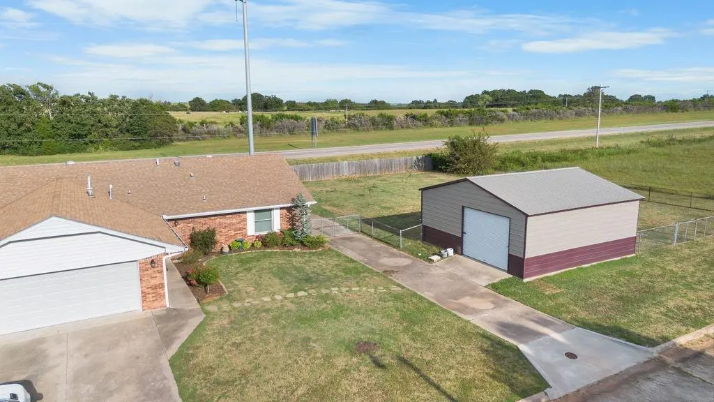 Front exterior — 707 Cedar Lane, Tecumseh, OK 74873