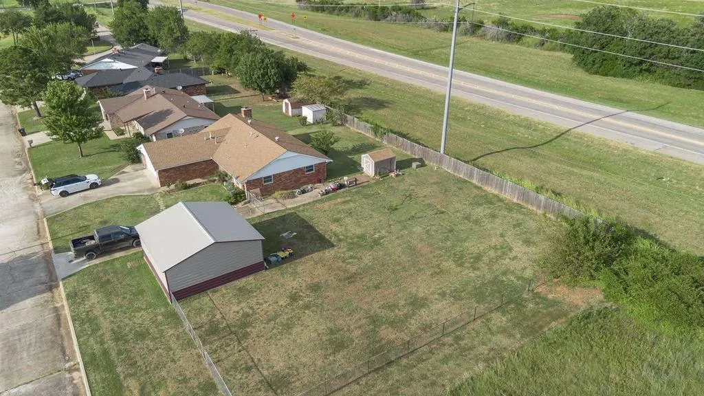 Photo 32 — 707 Cedar Lane, Tecumseh, OK 74873