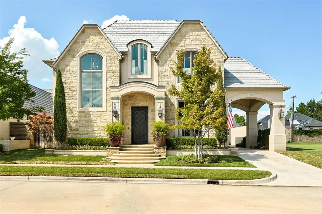 Photo 2 — 1121 Cumberland Court, Nichols Hills, OK 73116