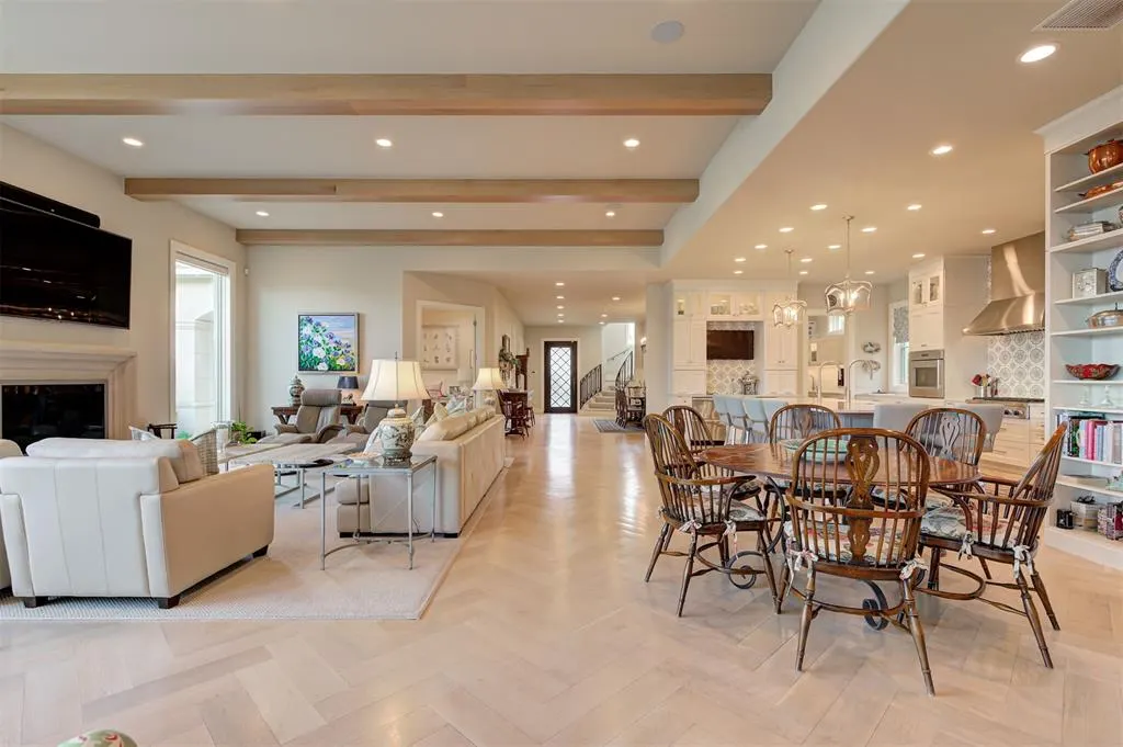 Photo 8 — 1121 Cumberland Court, Nichols Hills, OK 73116