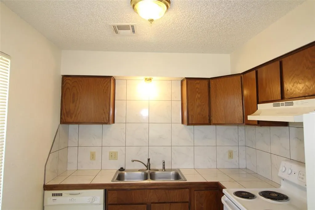 Photo 10 — 316 Falcon Court 3, Norman, OK 73069