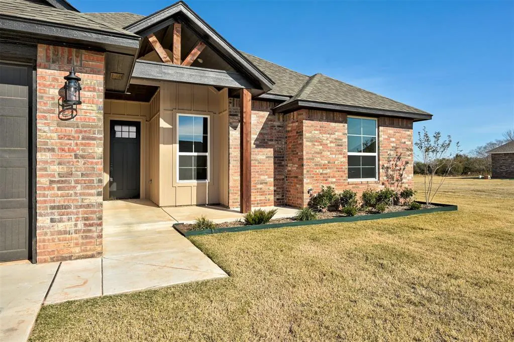 Photo 2 — 2086 Cash Court, Blanchard, OK 73010