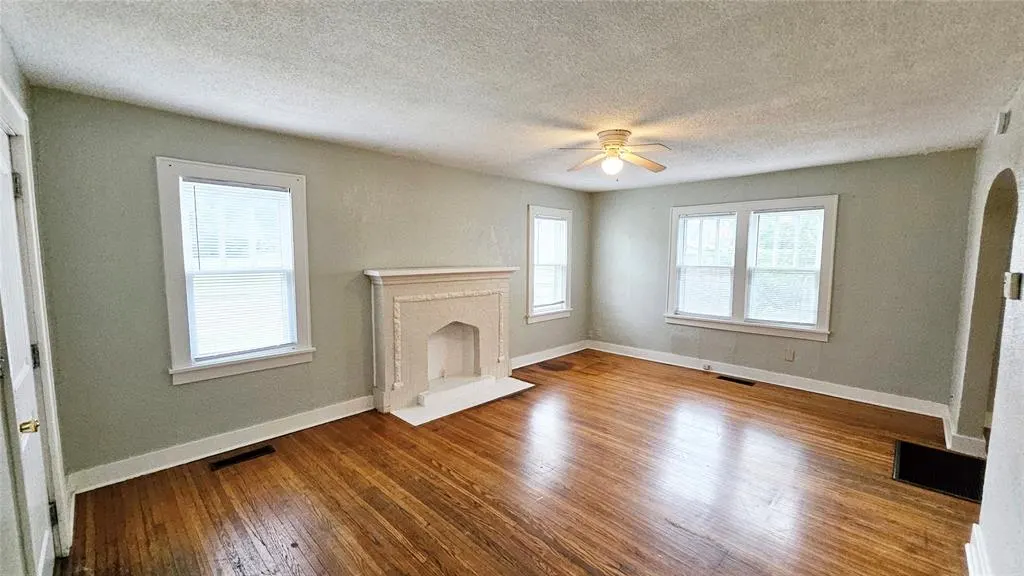 Photo 4 — 1136 N Villa Avenue, Oklahoma City, OK 73107